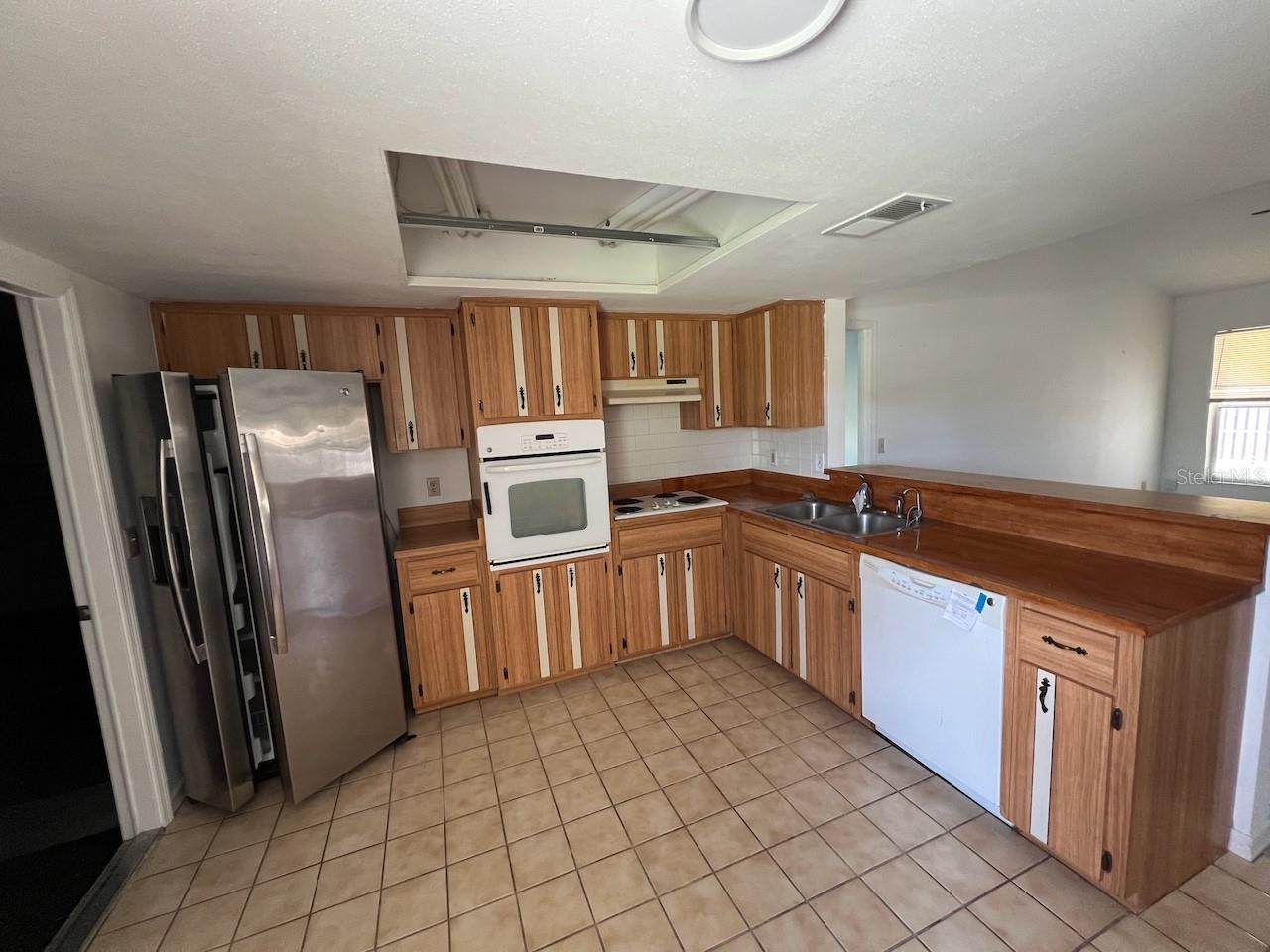 2024 Lime Tree Dr Property Photo 9