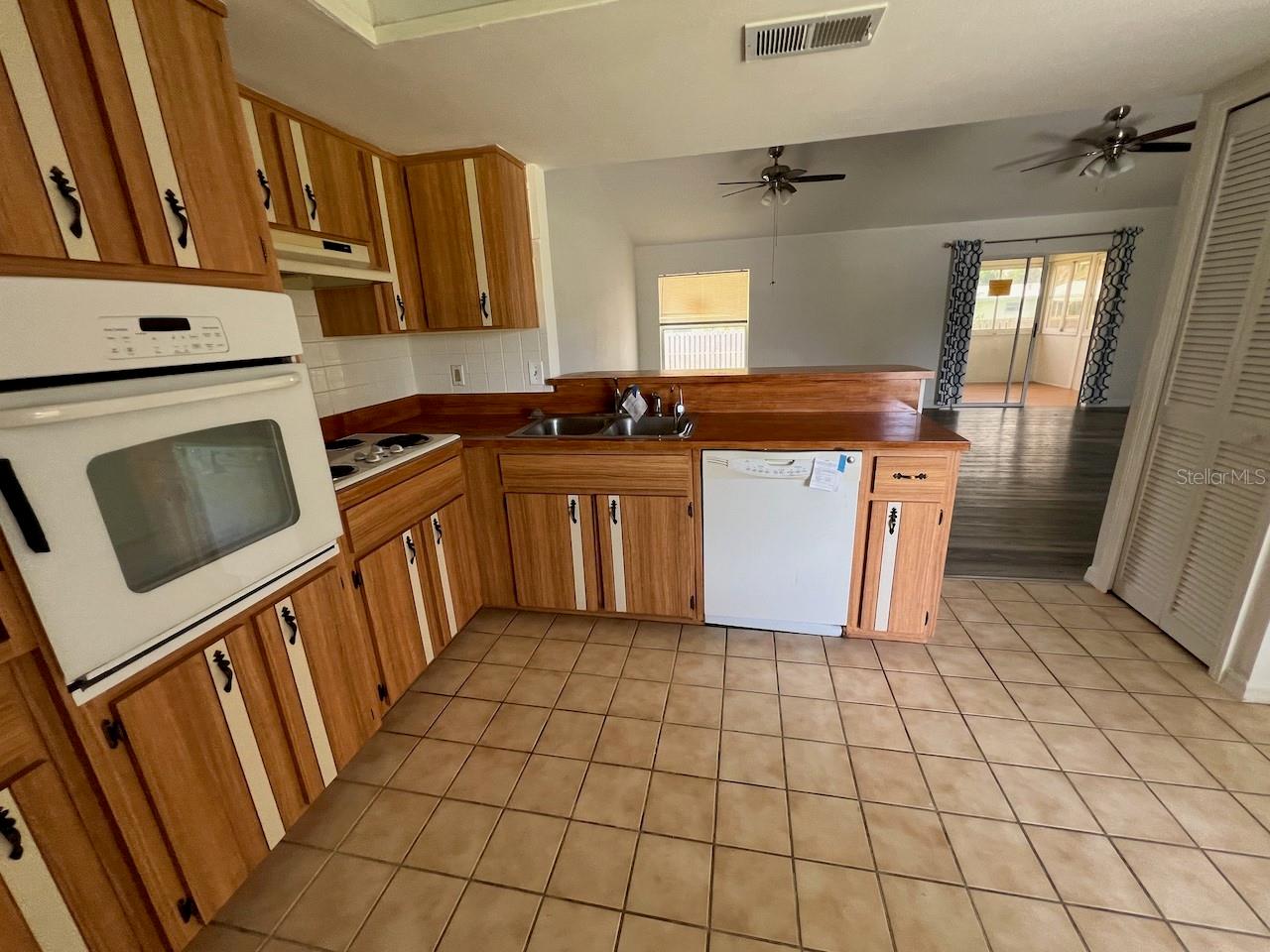 2024 Lime Tree Dr Property Photo 10