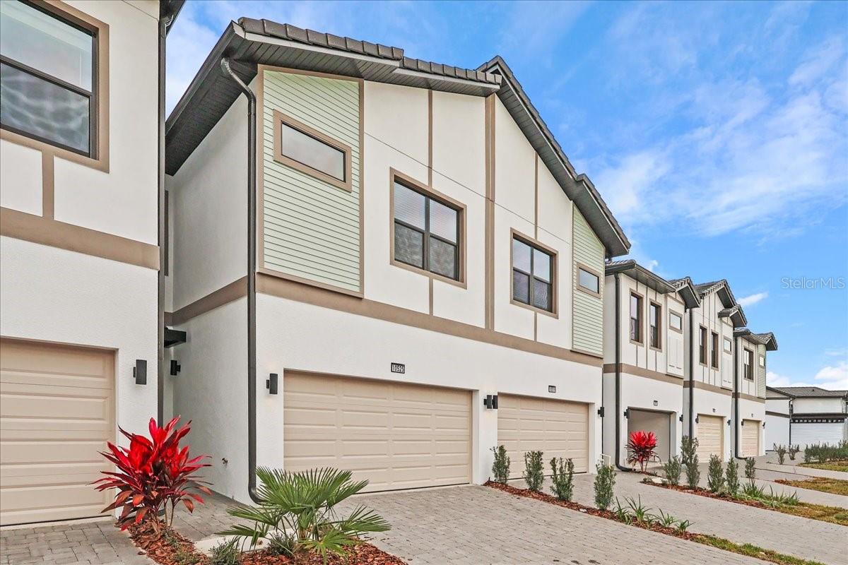 10525 Ebb Tide Ln Property Photo 2