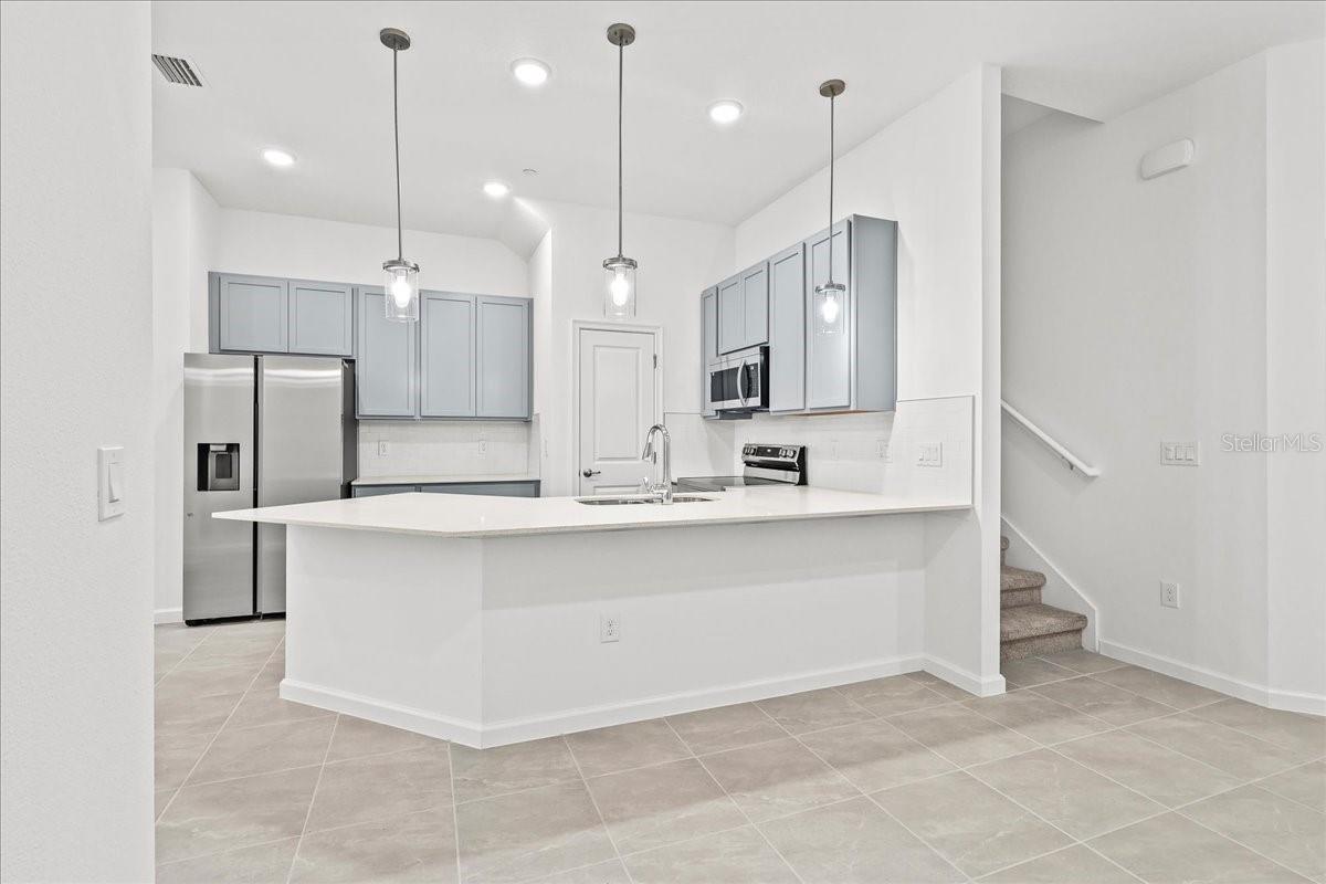 10525 Ebb Tide Ln Property Photo 9