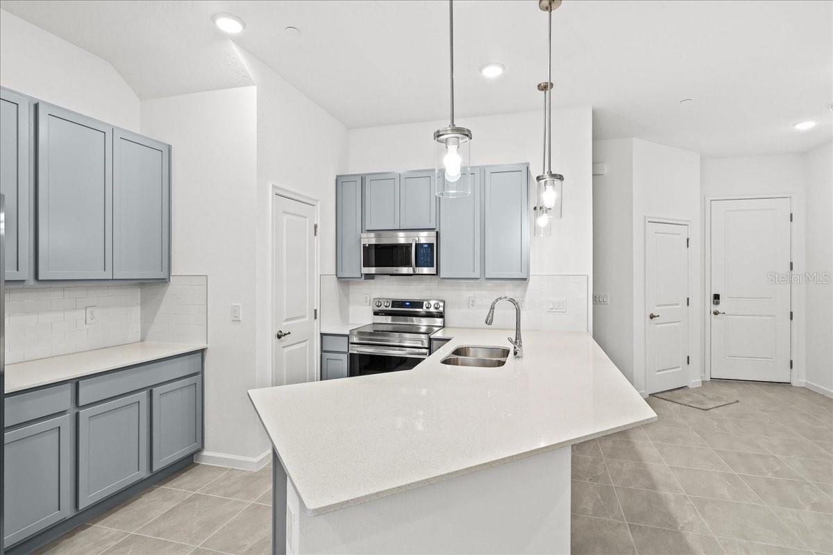 10525 Ebb Tide Ln Property Photo 12