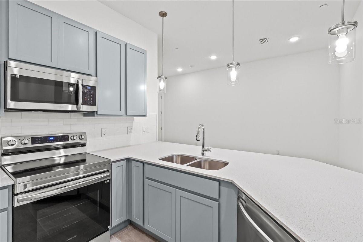 10525 Ebb Tide Ln Property Photo 18
