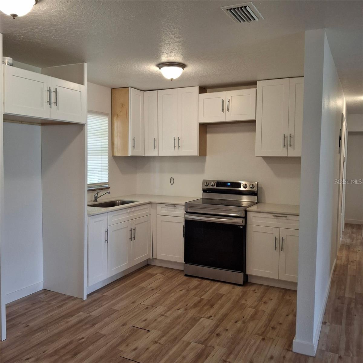444 Sunnyview Cir Property Photo 4