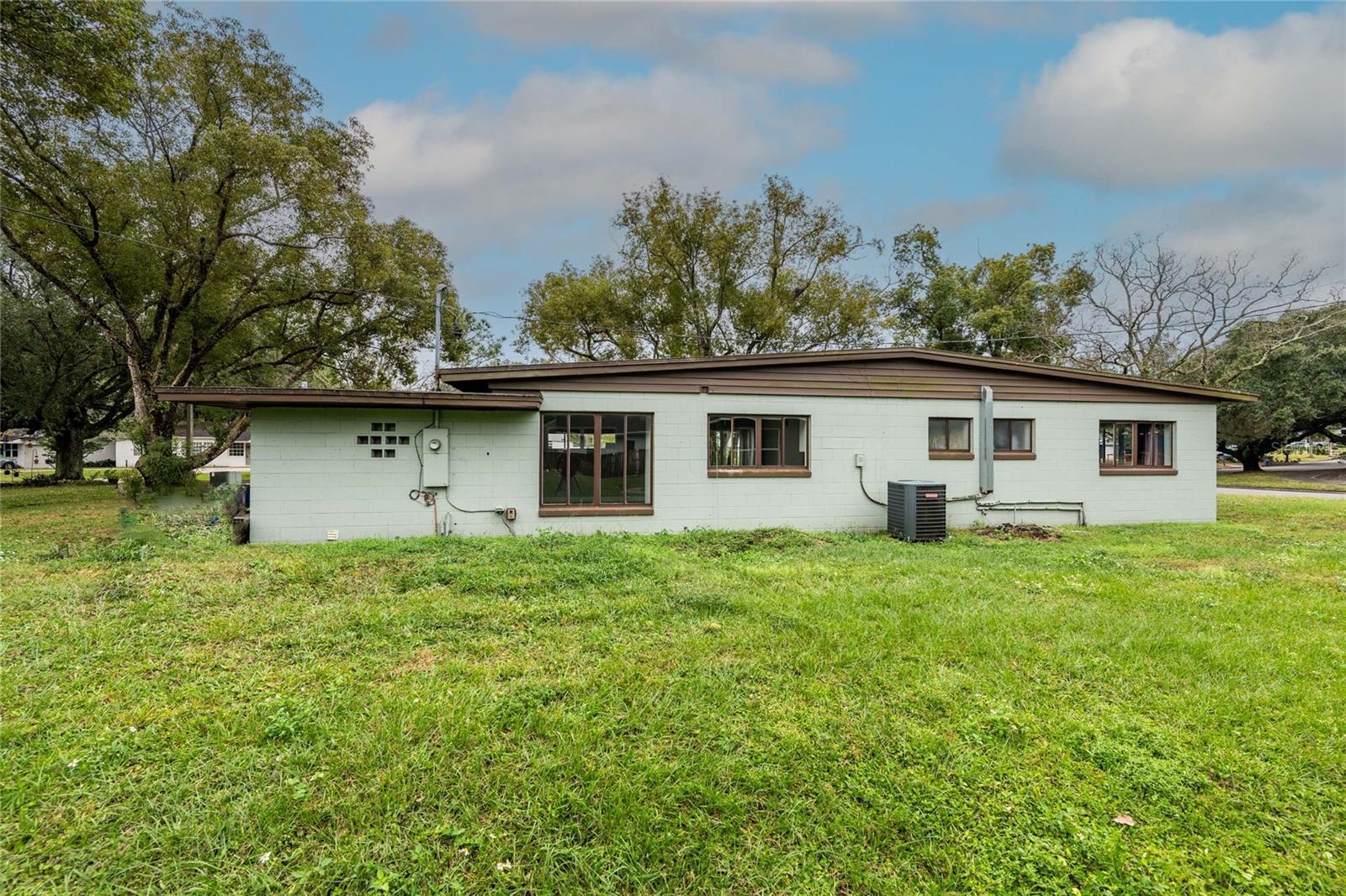 2231 Nairn Dr Property Photo 16