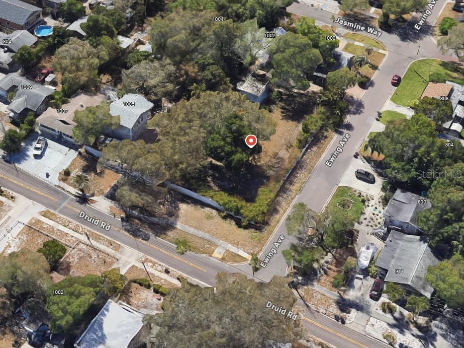 1001 Druid Rd E Property Photo 4