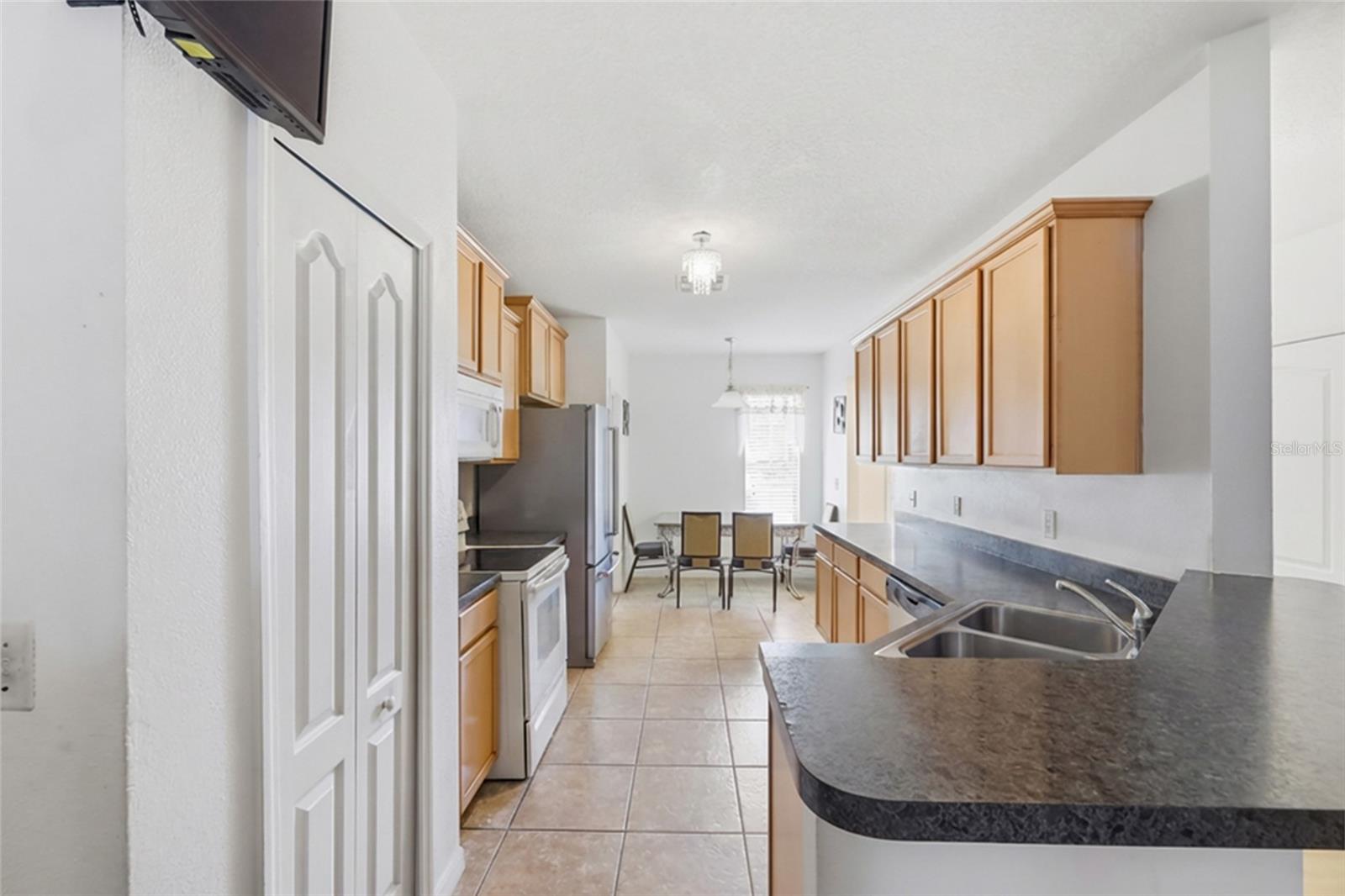 7878 Tanbier Dr Property Photo 15