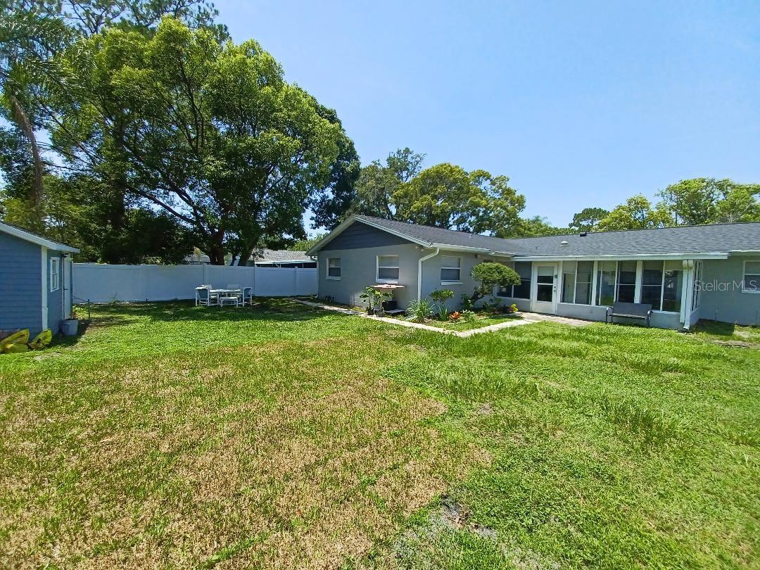 1942 Conifer Ct Property Photo 2