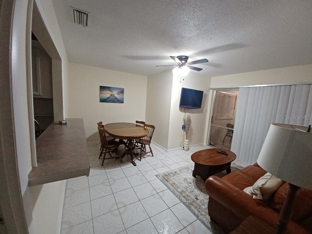 1942 Conifer Ct Property Photo 5