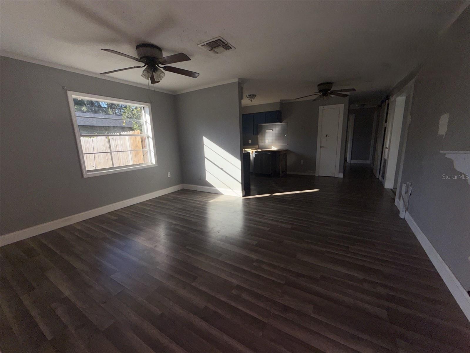 285 E Lake St Property Photo 6