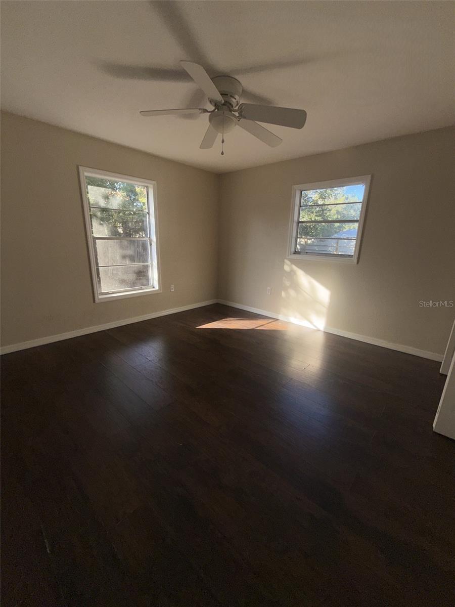 285 E Lake St Property Photo 15