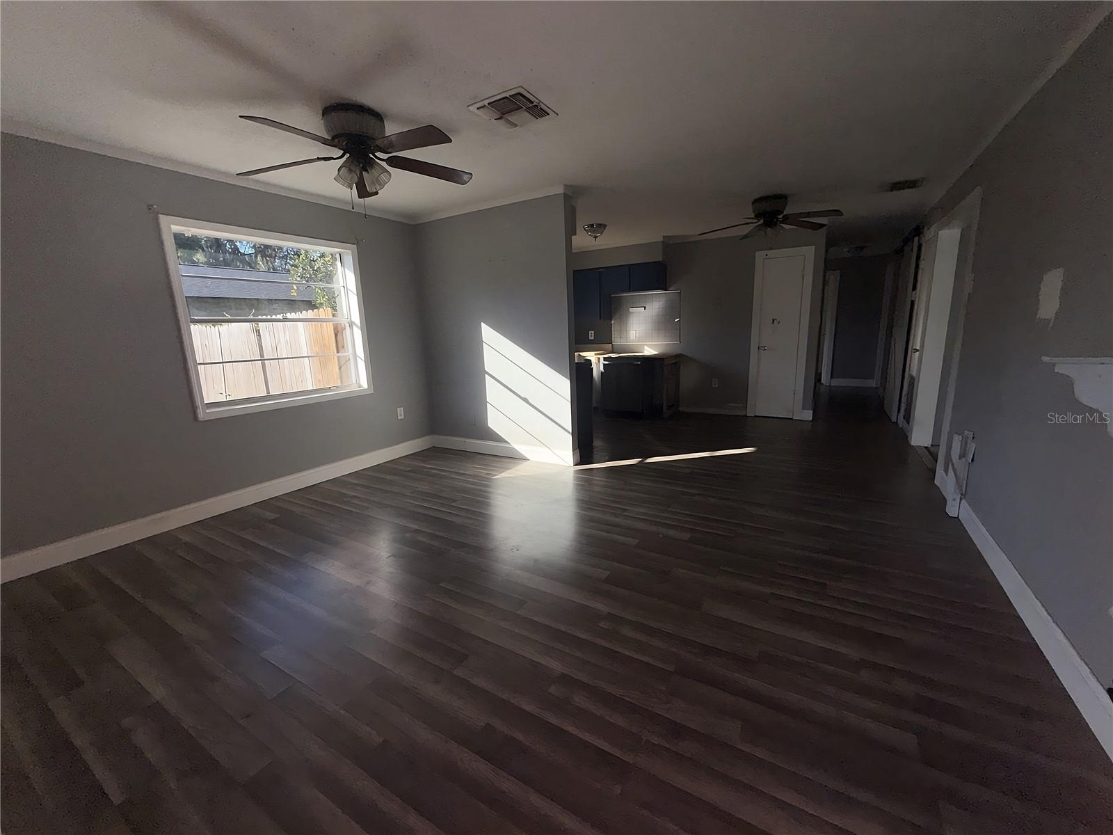 285 E Lake St Property Photo 20