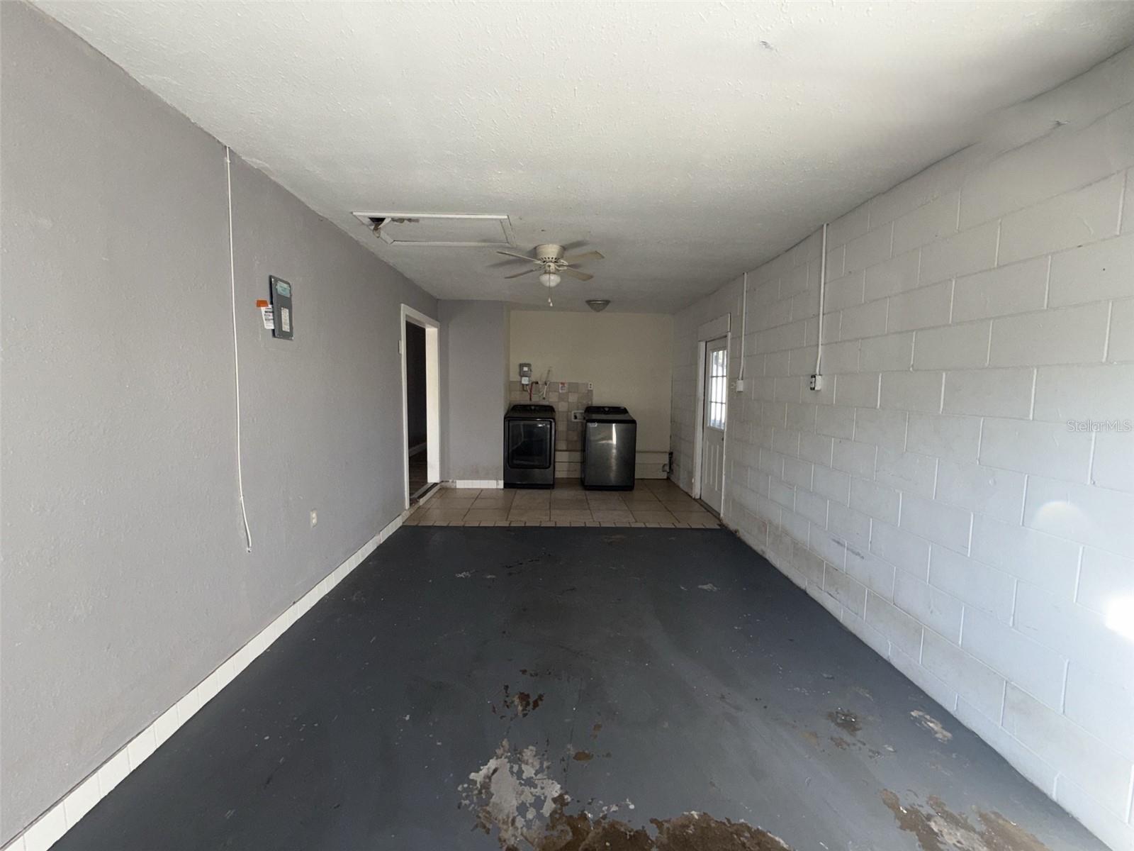 285 E Lake St Property Photo 21
