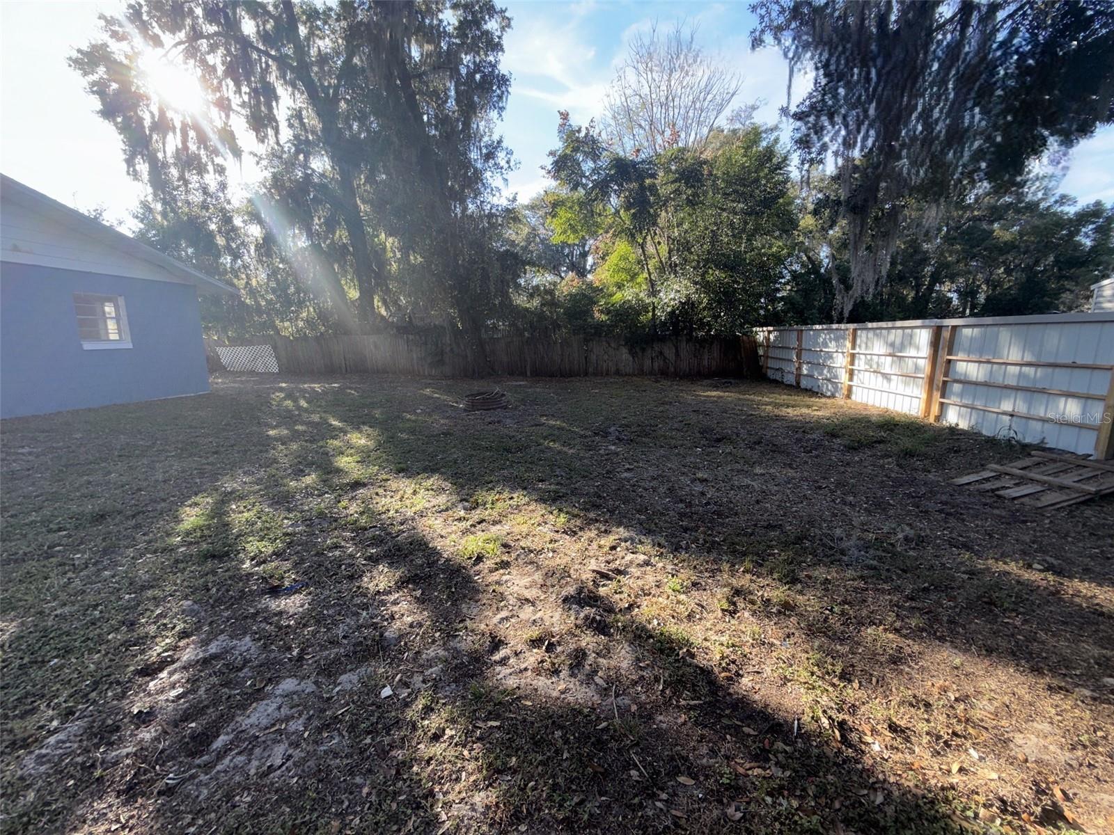 285 E Lake St Property Photo 25
