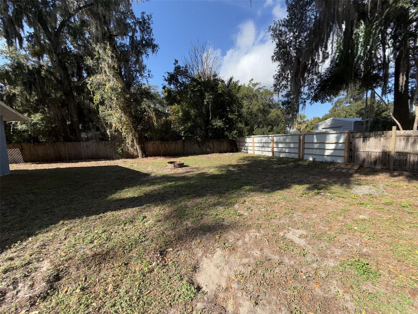 285 E Lake St Property Photo 27