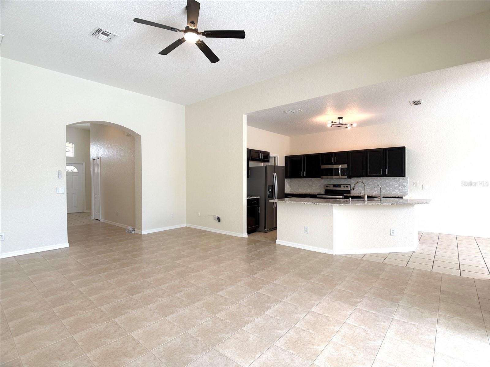 1131 N Hampton Dr Property Photo 3