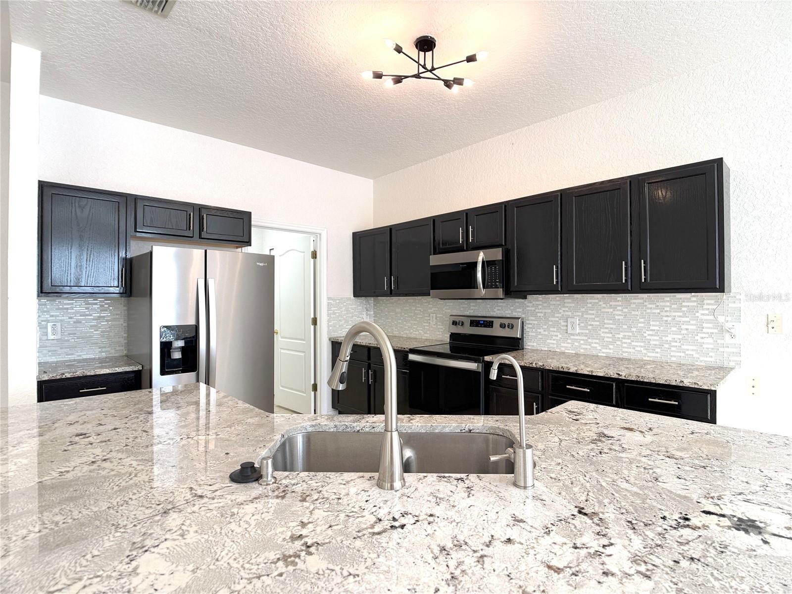 1131 N Hampton Dr Property Photo 4