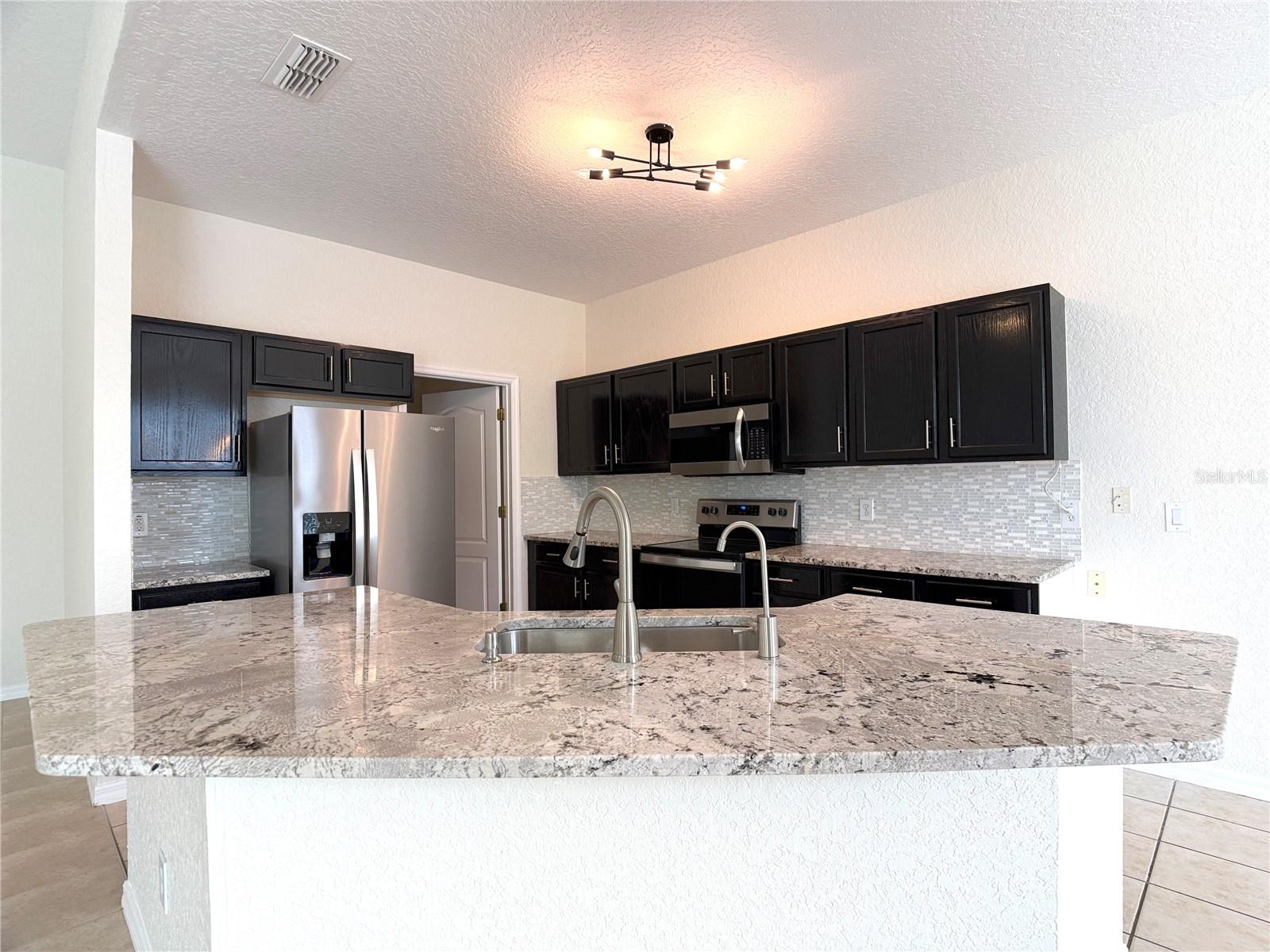 1131 N Hampton Dr Property Photo 6