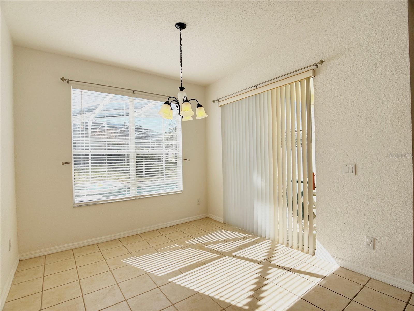 1131 N Hampton Dr Property Photo 7