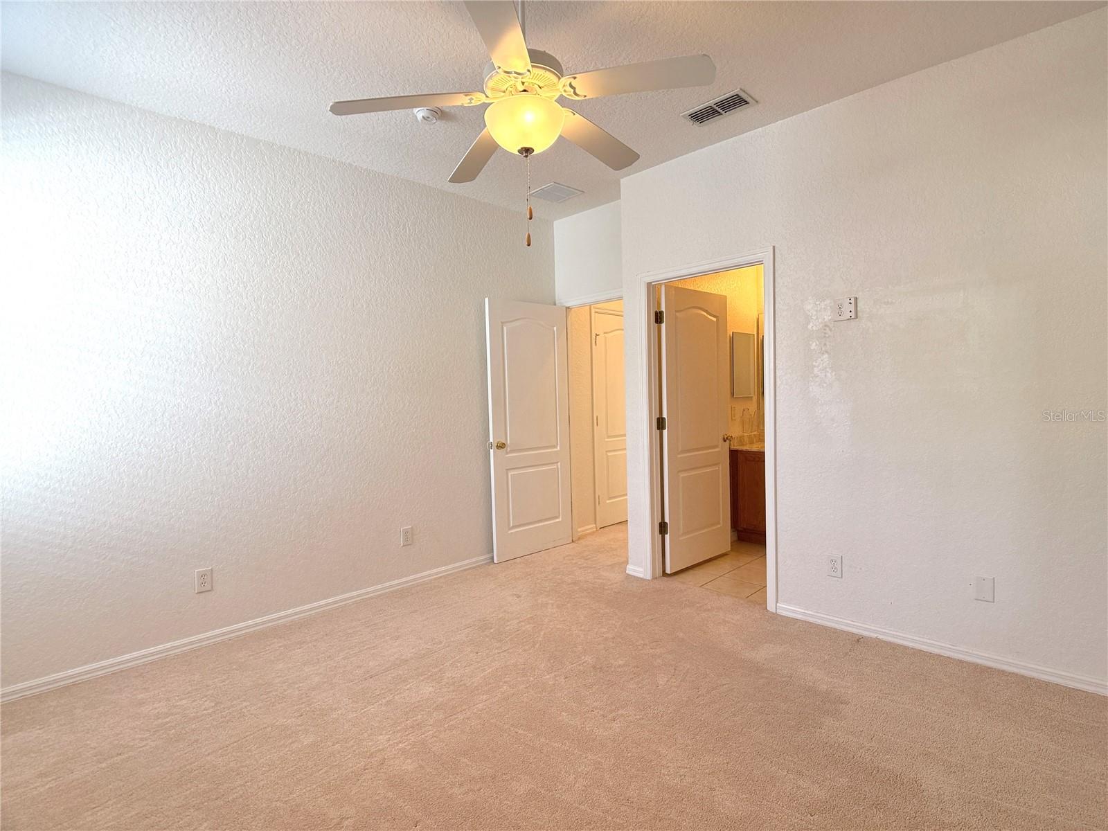 1131 N Hampton Dr Property Photo 11