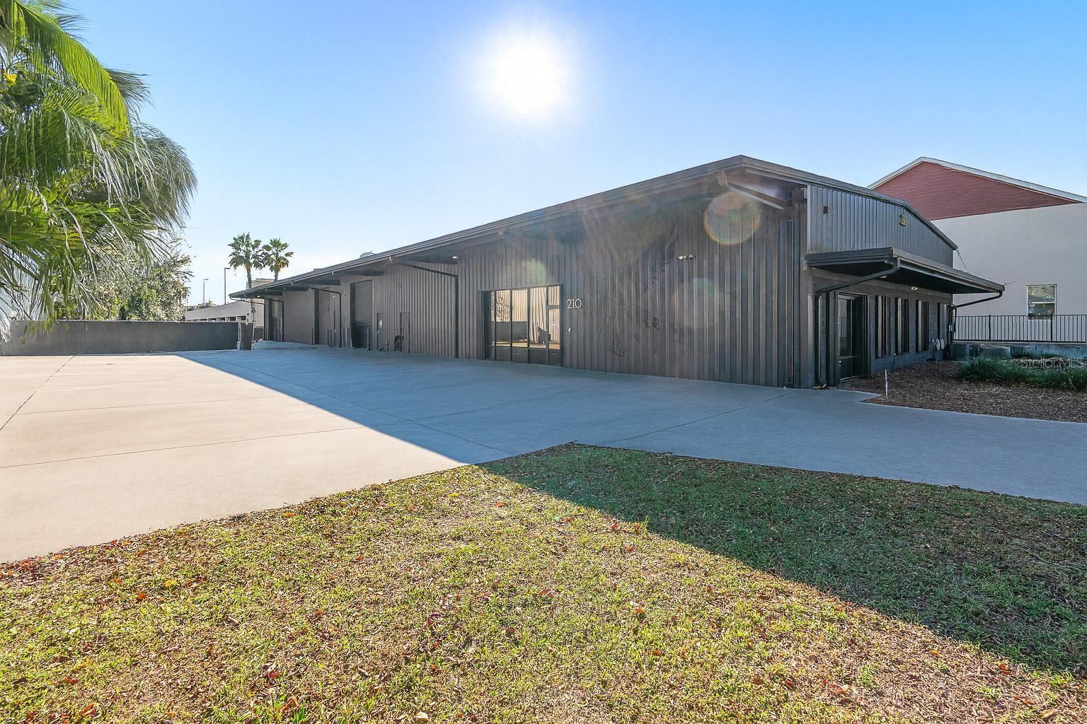210 E Palmetto Ave Property Photo 3