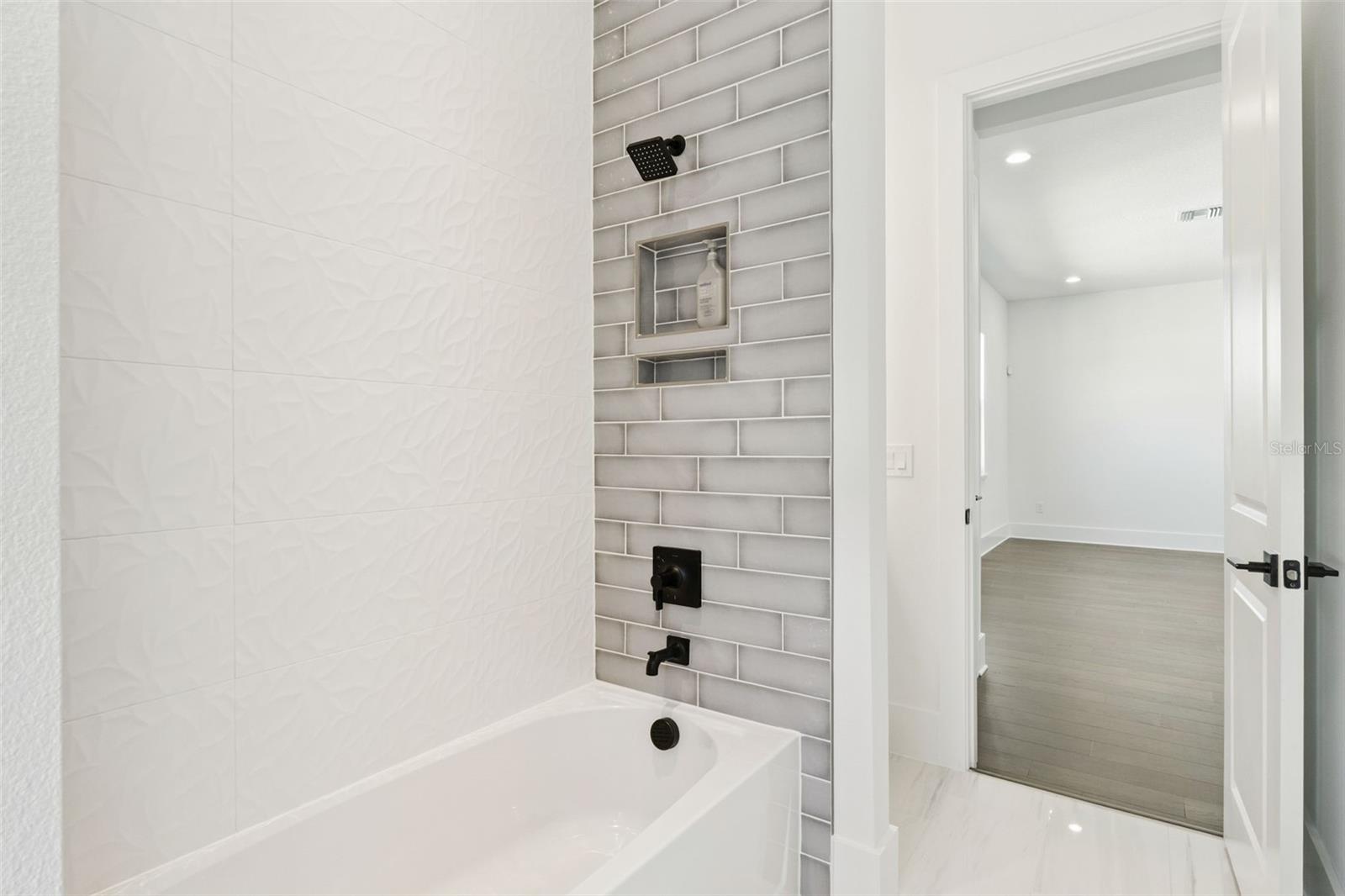 9720 Laurel Berry Dr Property Photo 37