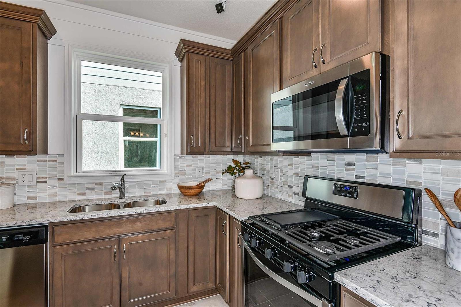 2354 Dew Drop Loop Property Photo 3
