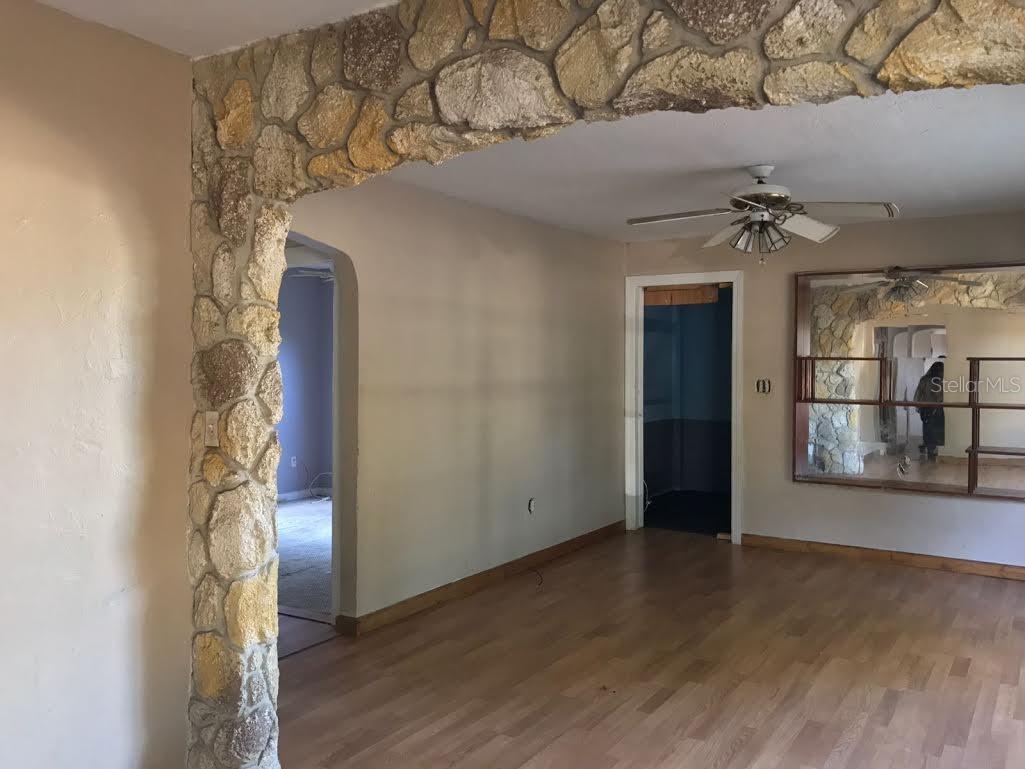 229 S Candler Ave Property Photo 3