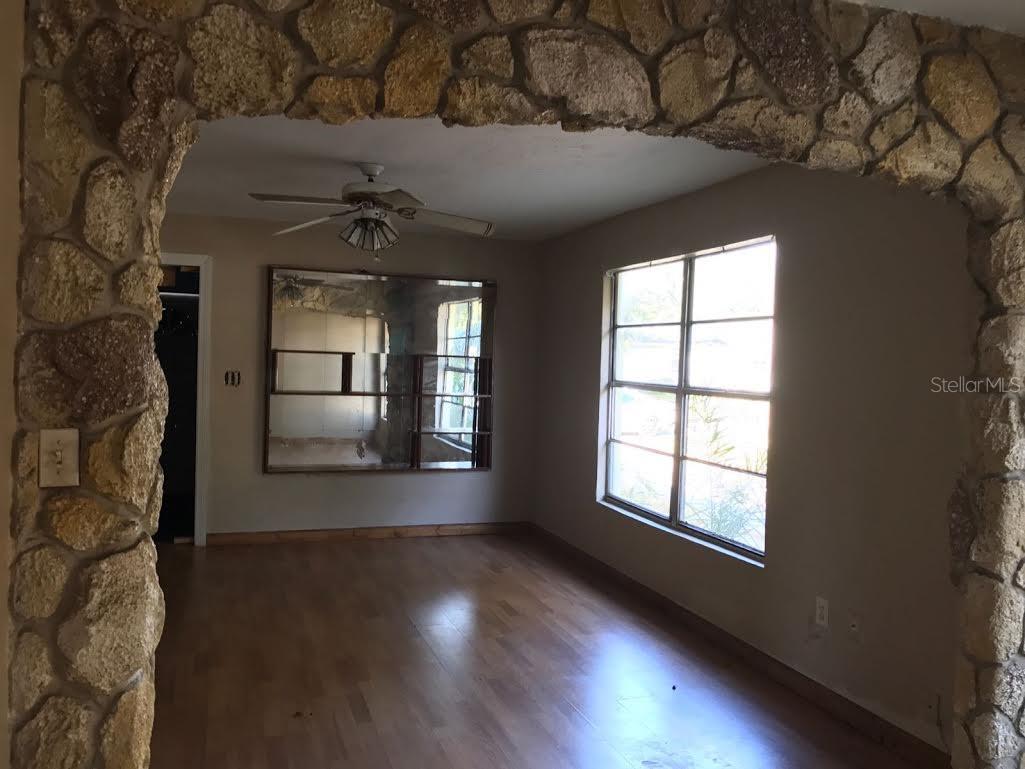 229 S Candler Ave Property Photo 4
