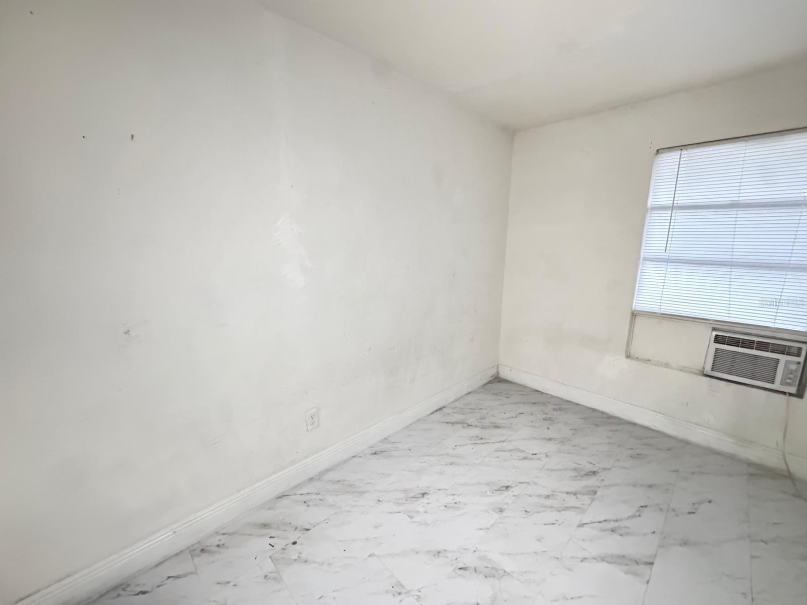229 S Candler Ave Property Photo 14