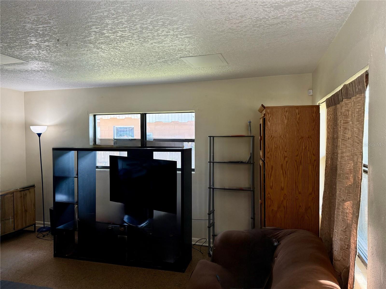 6233 Balboa Dr Property Photo 4