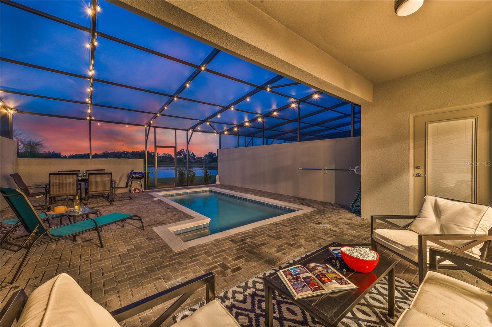 7163 Oakmoss Loop Property Photo 4