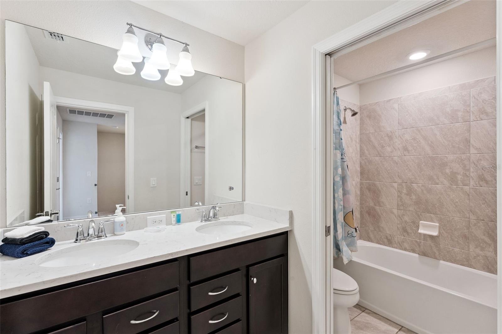 7163 Oakmoss Loop Property Photo 31