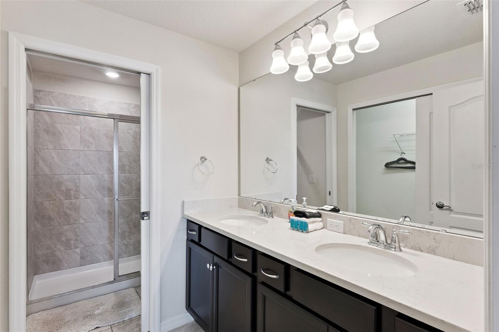 7163 Oakmoss Loop Property Photo 32