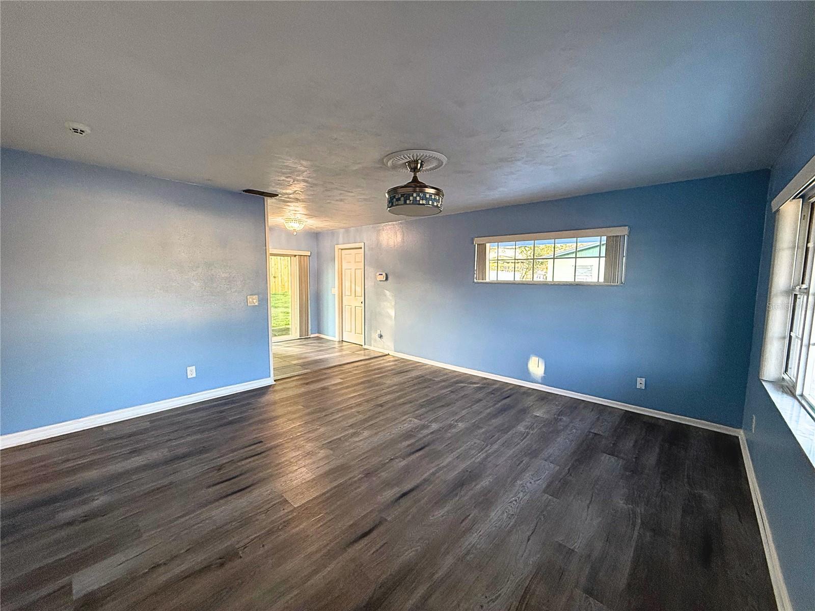 926 Everett St Property Photo 6