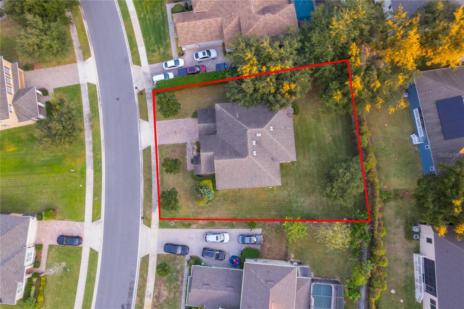 891 Cavan Dr Property Photo 2