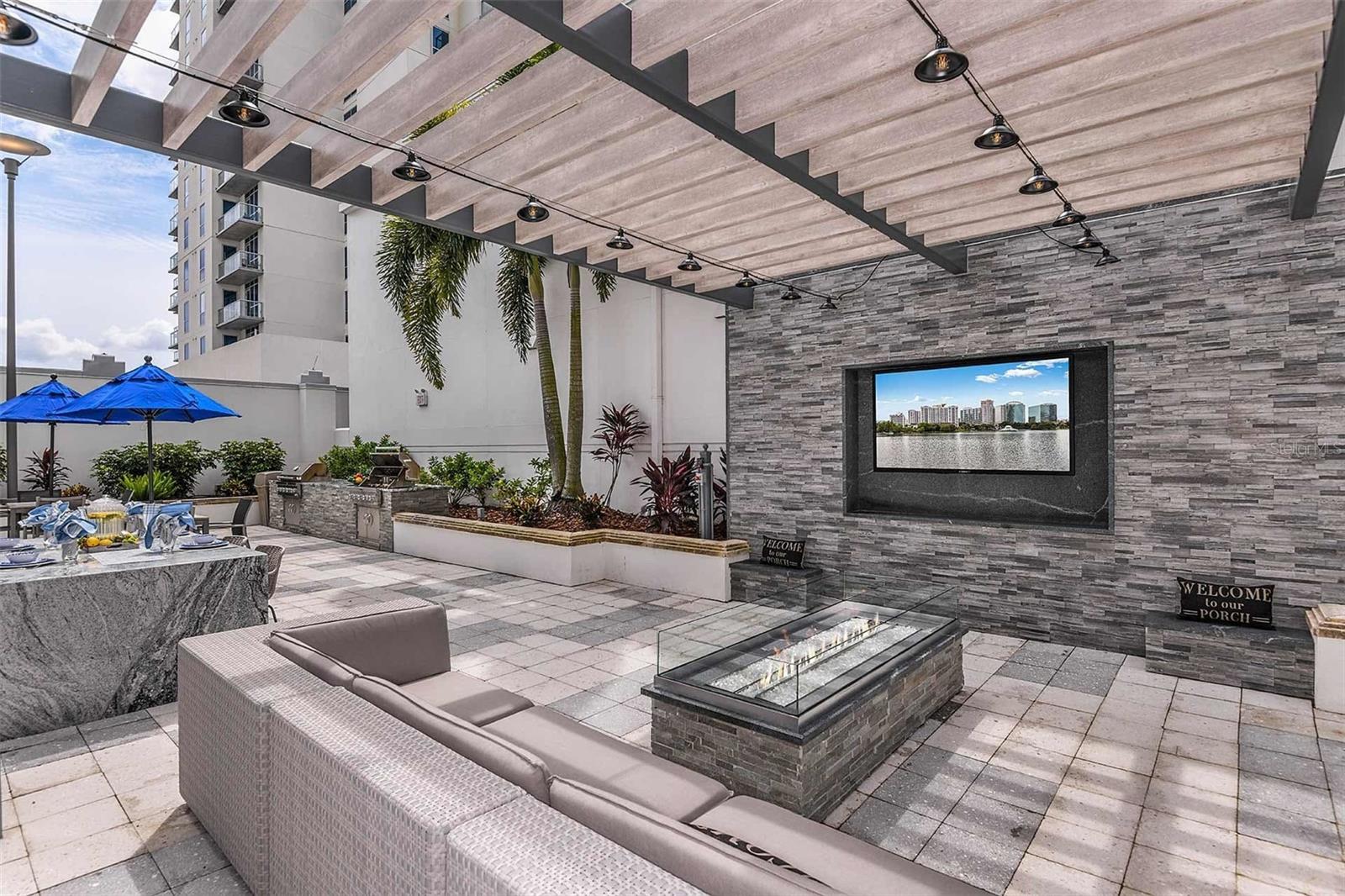 415 E Pine St Property Photo 20