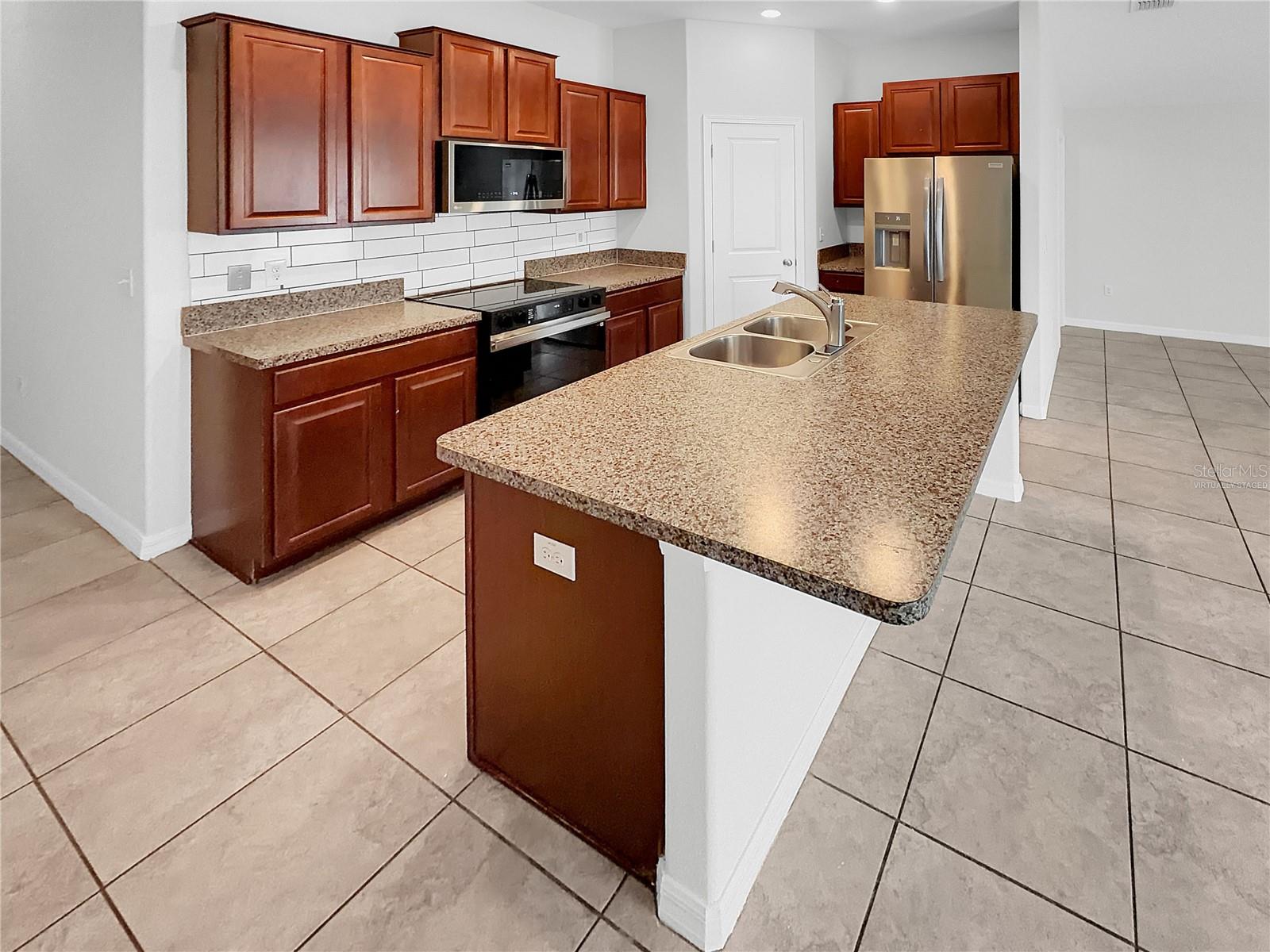 10113 Rosemary Leaf Ln Property Photo 2