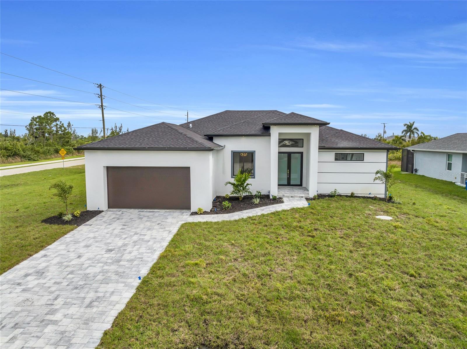 15401 Aqua Cir Property Photo 1