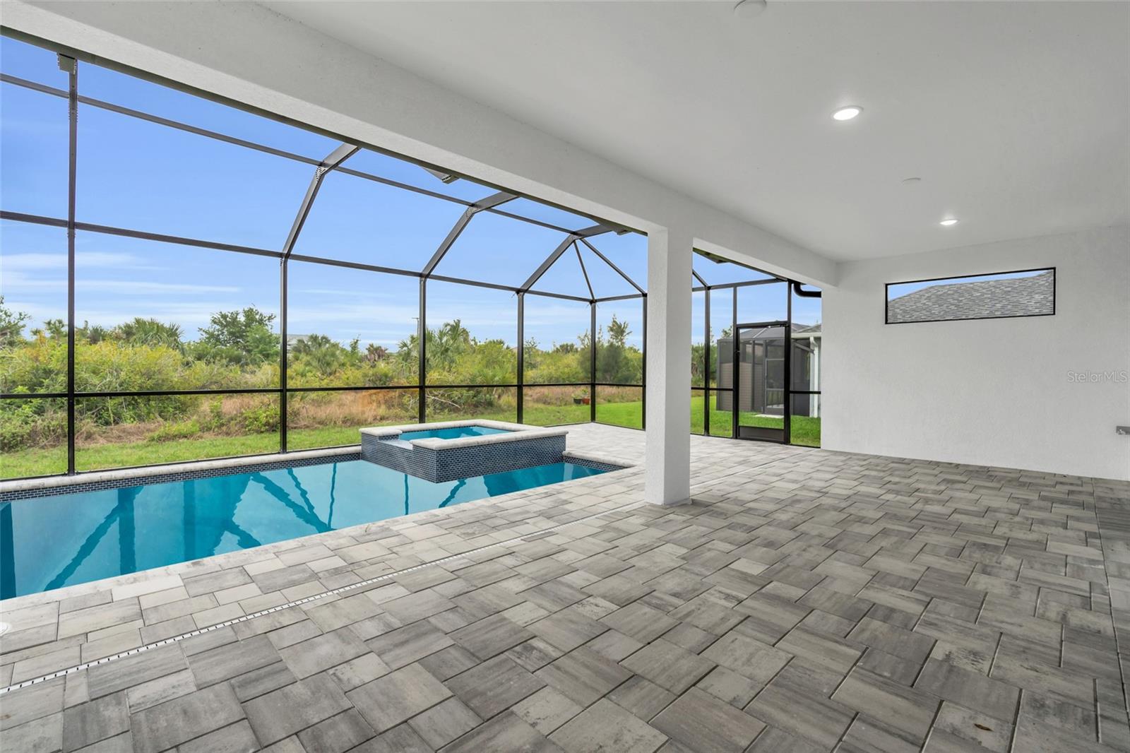 15401 Aqua Cir Property Photo 6