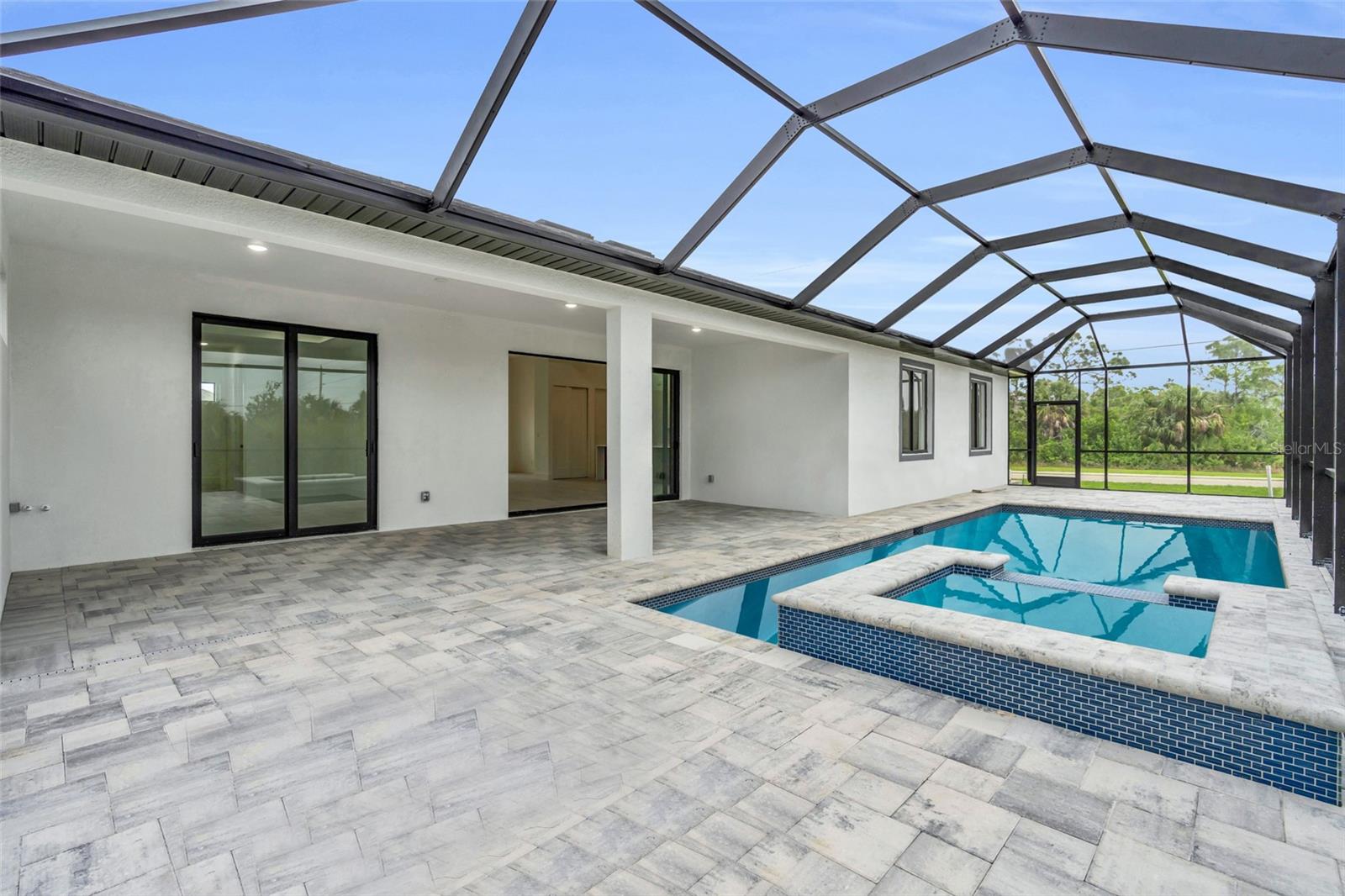 15401 Aqua Cir Property Photo 11