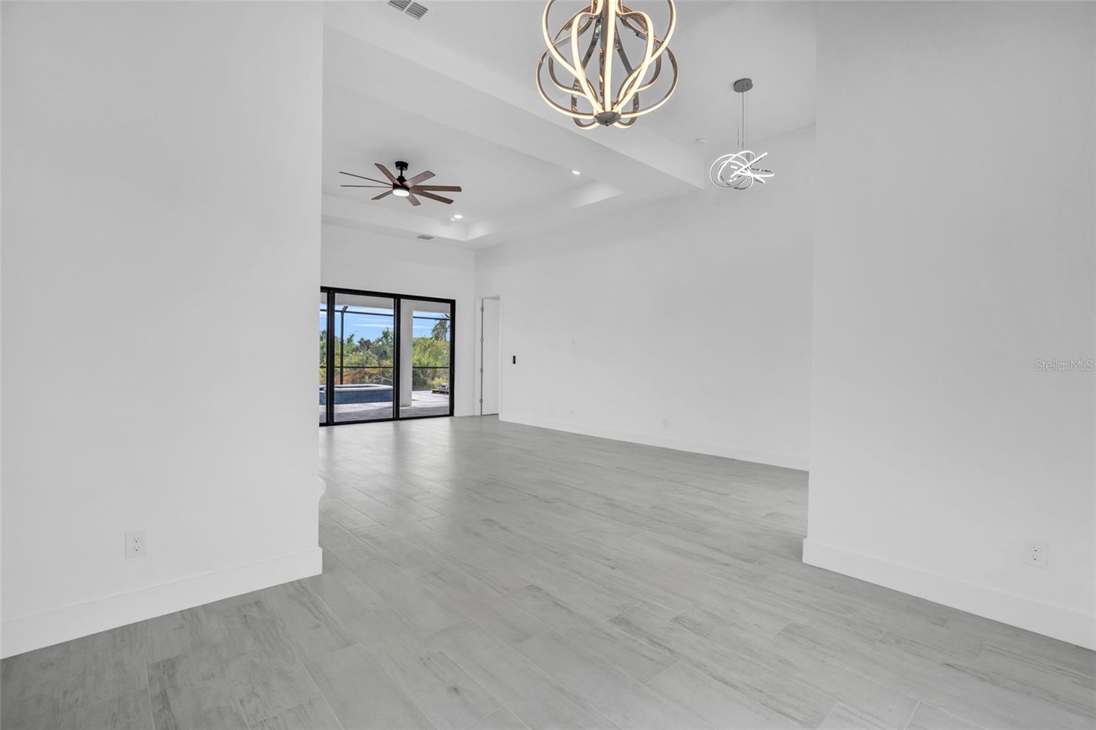 15401 Aqua Cir Property Photo 27