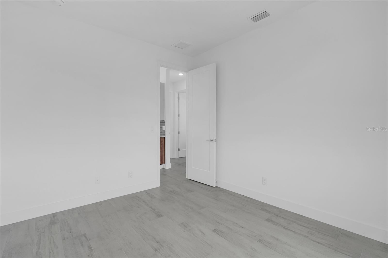 15401 Aqua Cir Property Photo 39