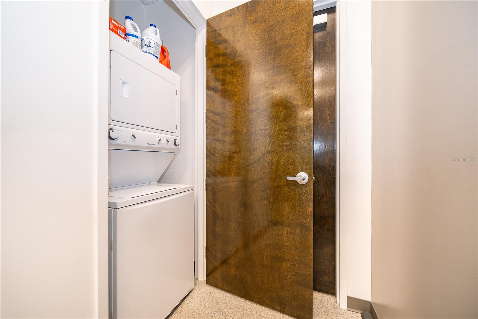 O6371029 Property Photo 34