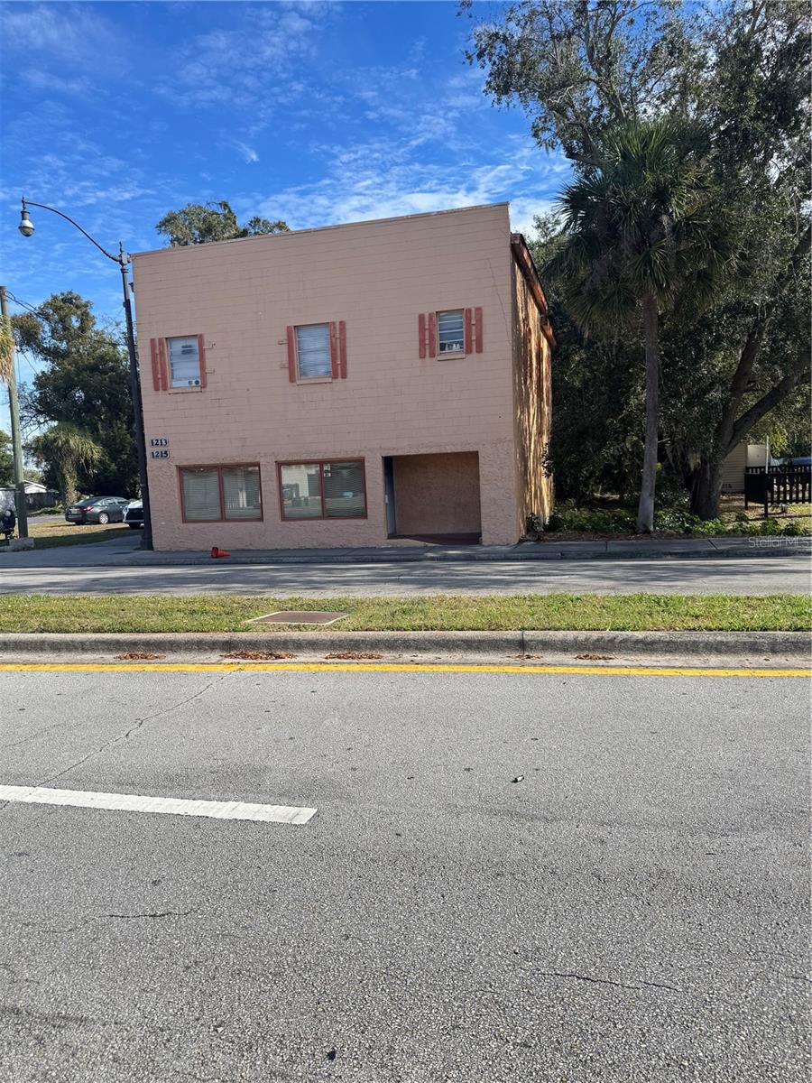 1215 N Main St Property Photo 1