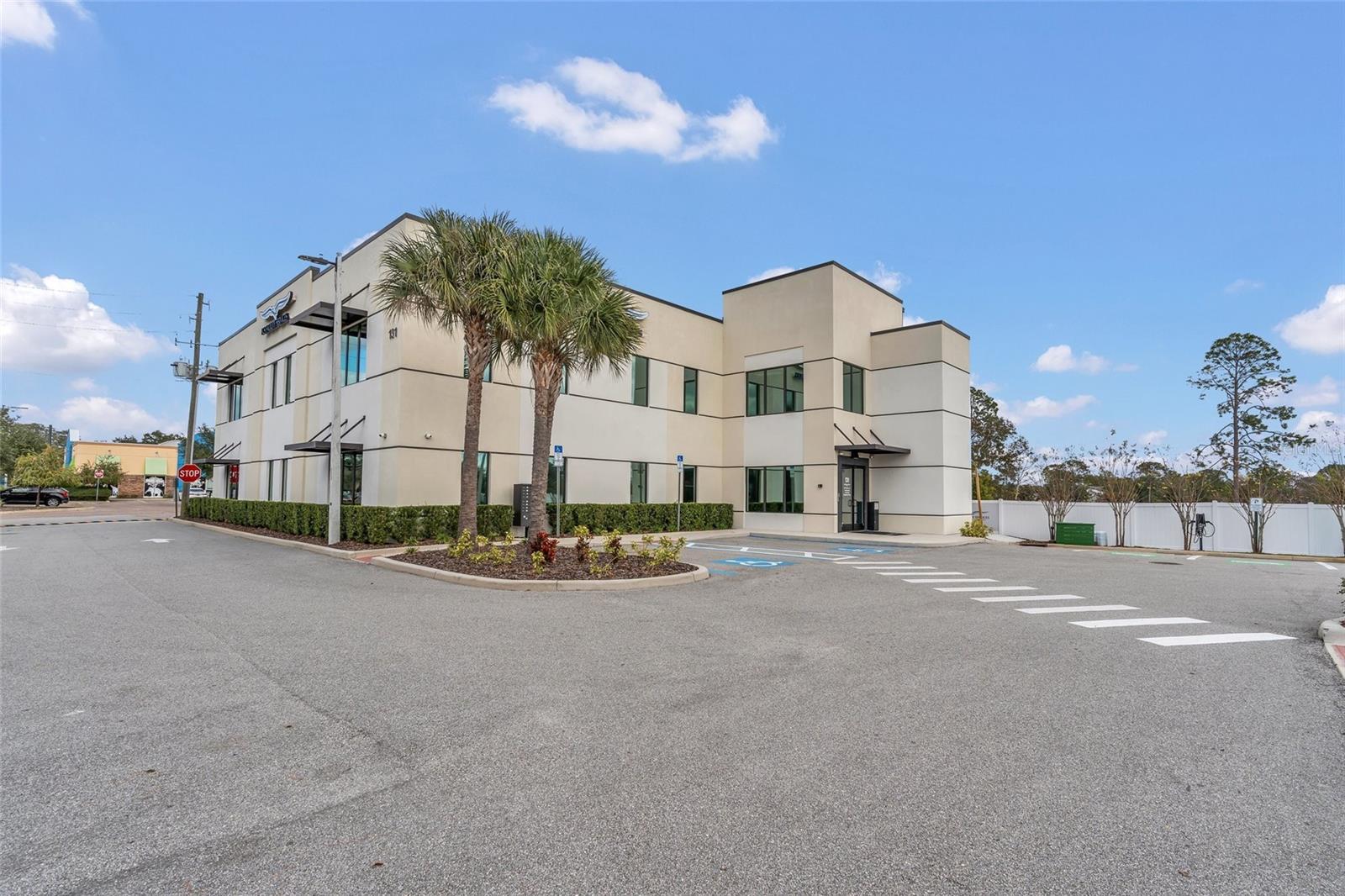 131 S COUNTRY CLUB RD