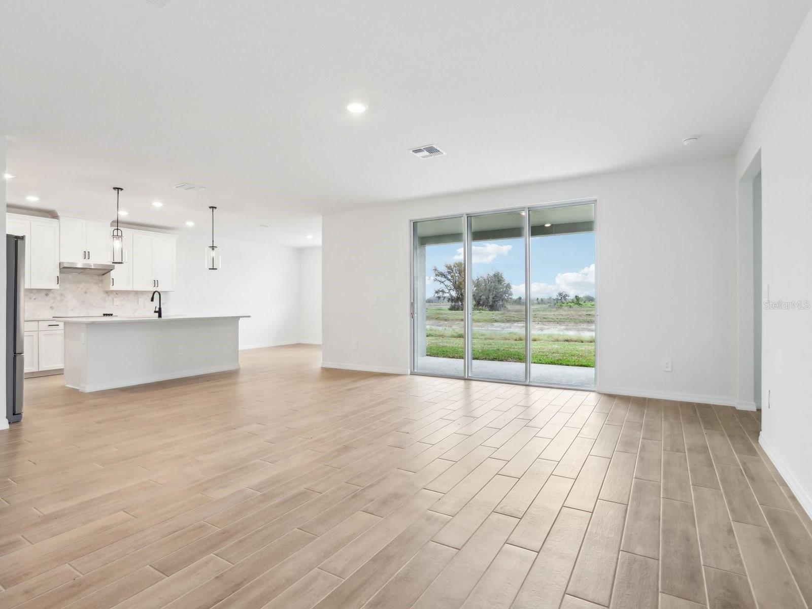 1705 Draughton Dr Property Photo 2