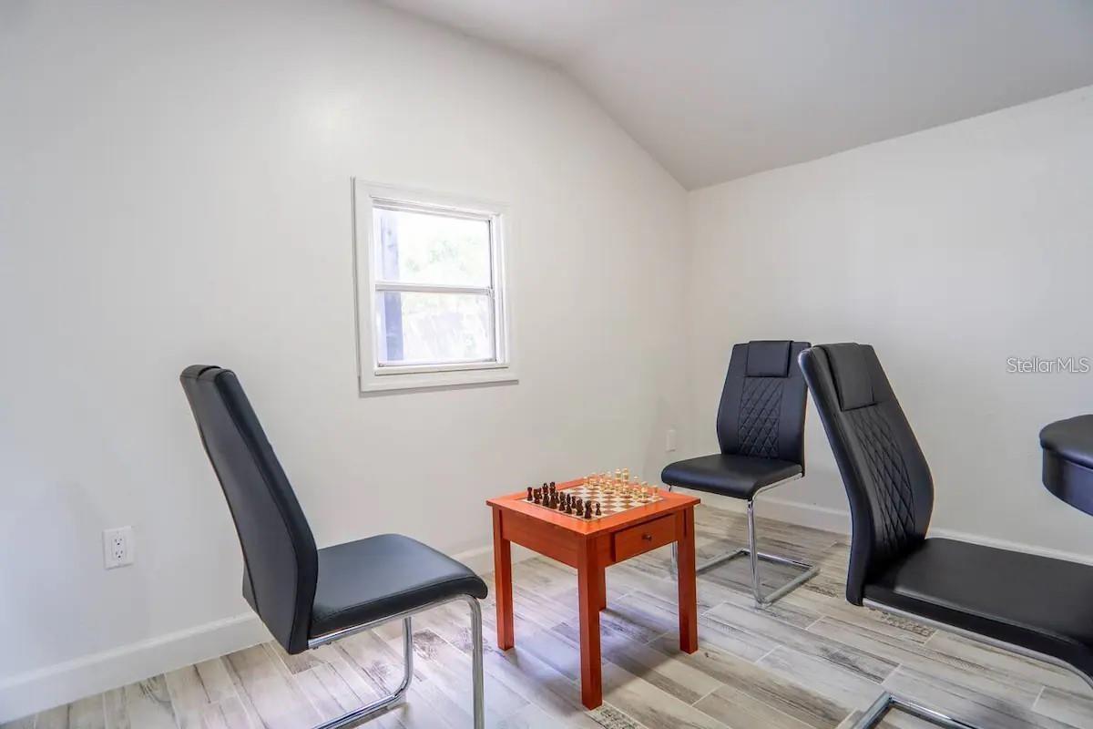 1118 Overdale St Property Photo 23
