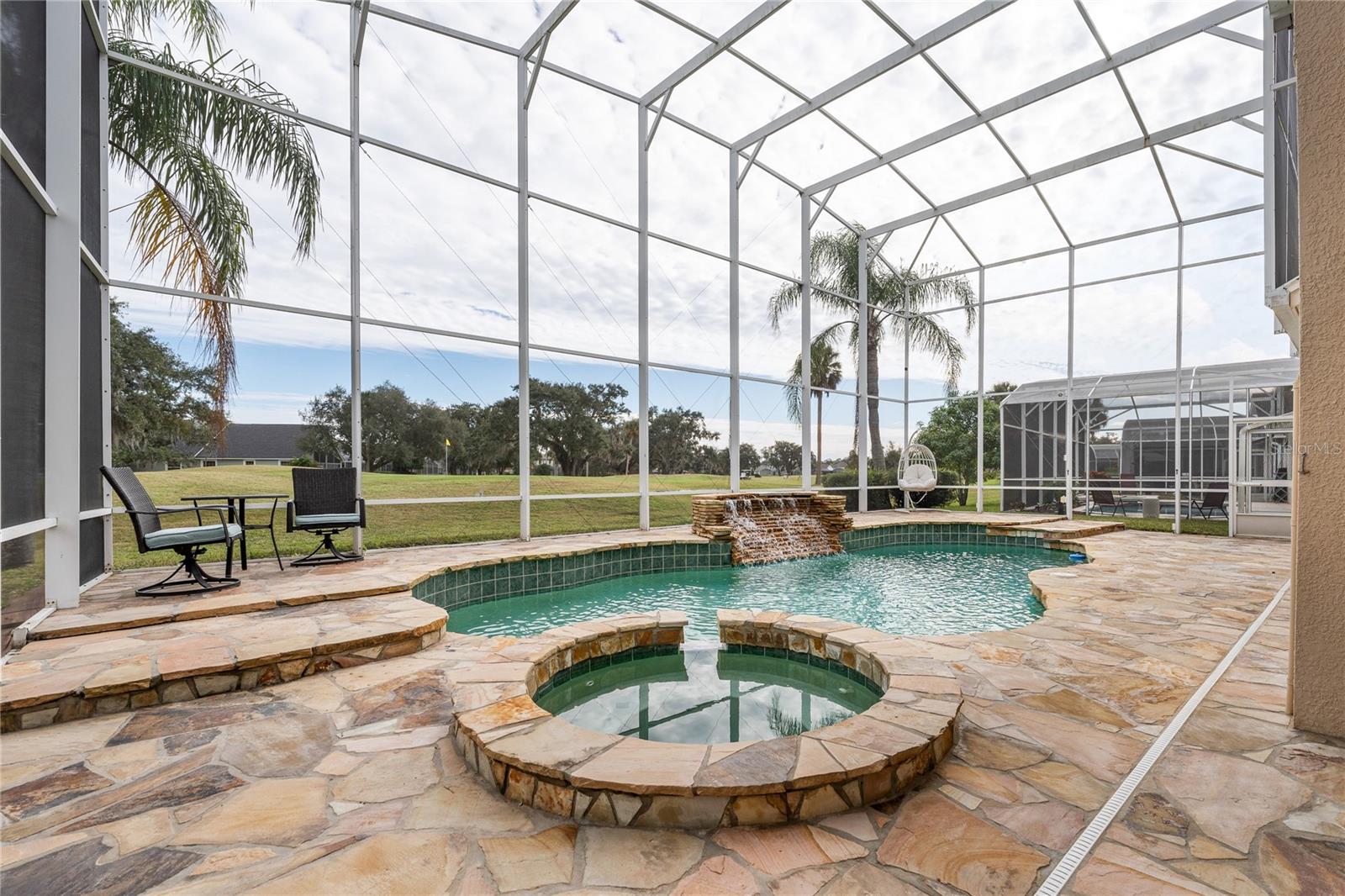 1524 The Oaks Blvd Property Photo 2