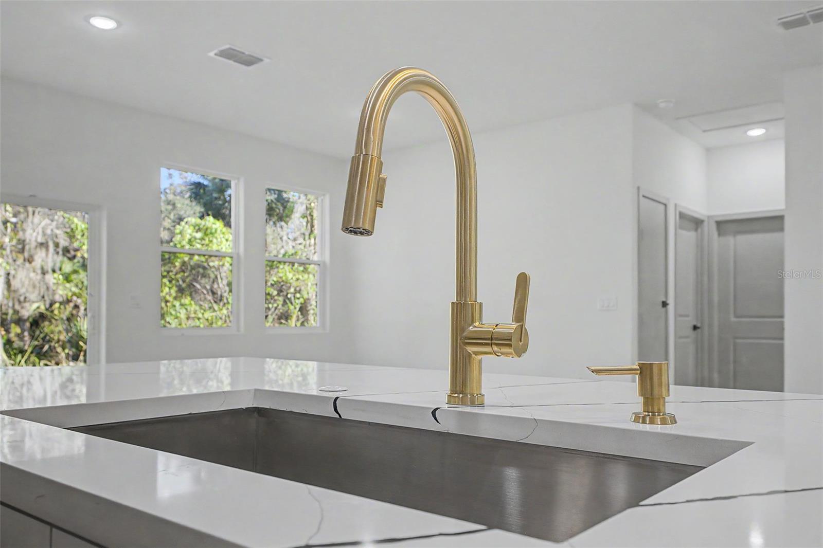 127 Hibiscus Ln Property Photo 12