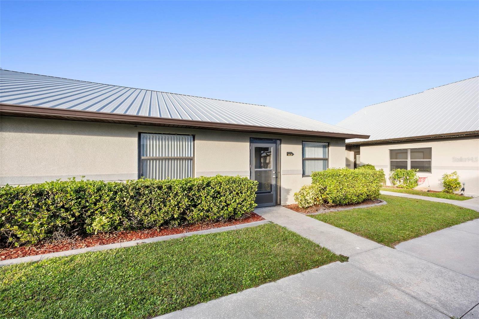 1916 Villaway E Property Photo 3